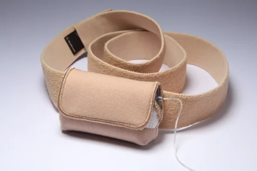 Adjustable insulin pump hip bag with buckle strap