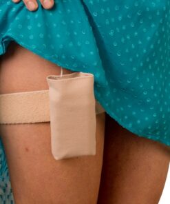 Medtronic leg pouch strapped around thigh with pump