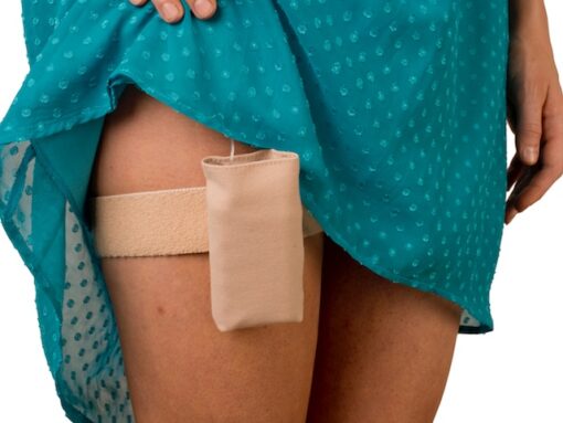 Medtronic leg pouch strapped around thigh with pump